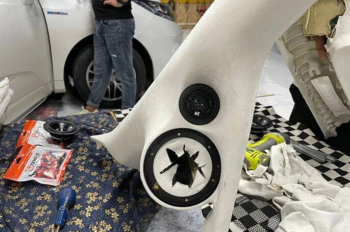 倒模A柱与原车内饰对比