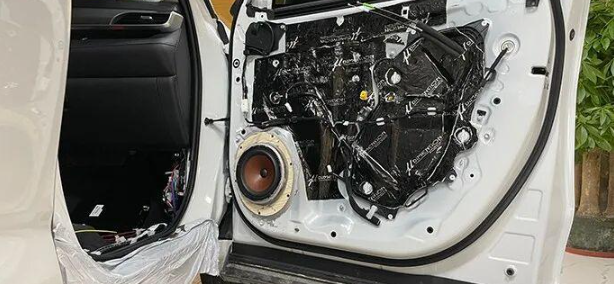 中低音安装完毕效果