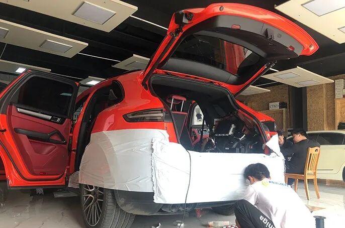 保时捷卡宴后备箱侧部空间