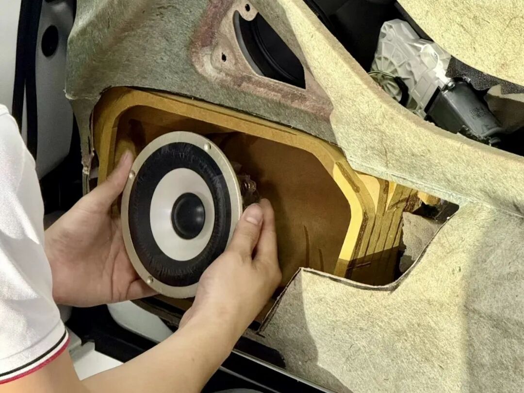 定制箱体与原车内饰完美融合效果