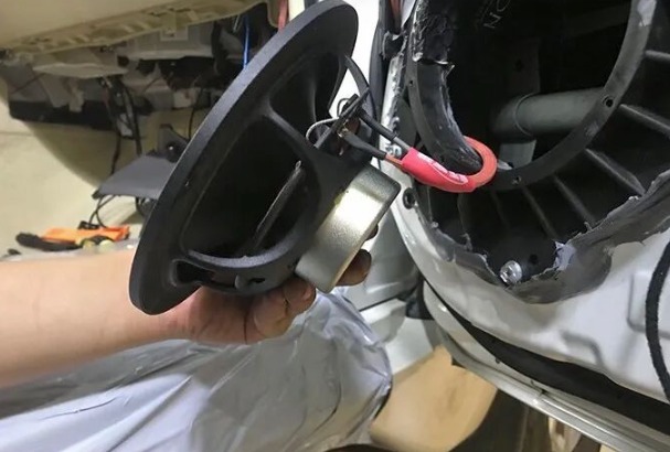 爱威中低音单元安装过程1