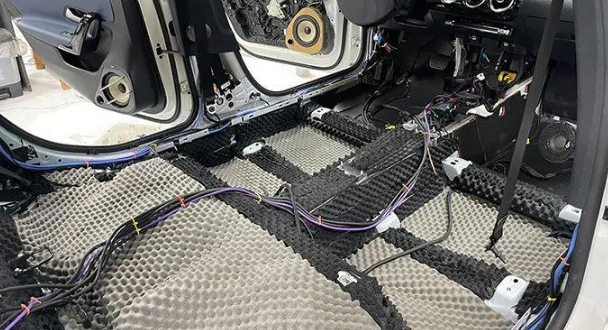 底盘第三层记忆棉施工