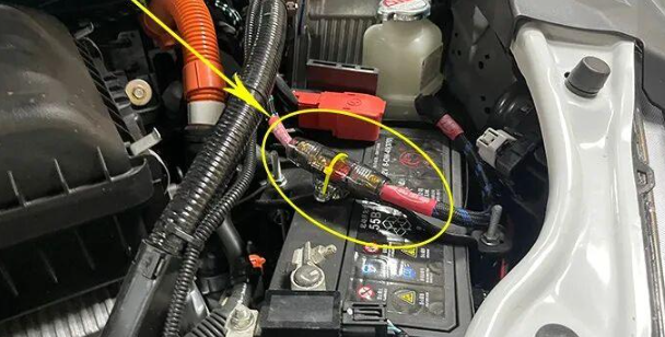 座椅复位后,完全看不到改装痕迹