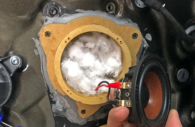 箱体内植入吸音棉