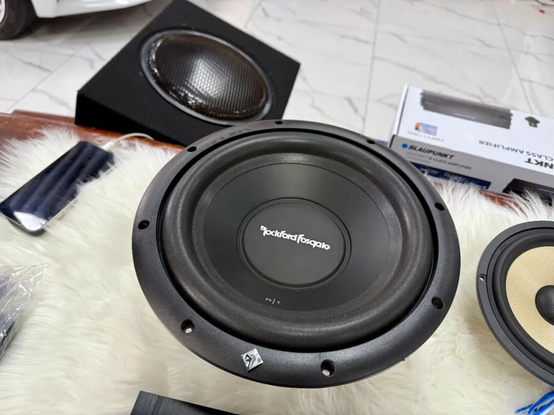 来福低音炮后备箱集成安装布局