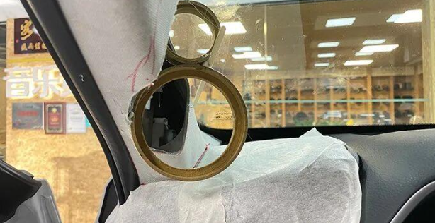 A柱倒模安装高音中音单元