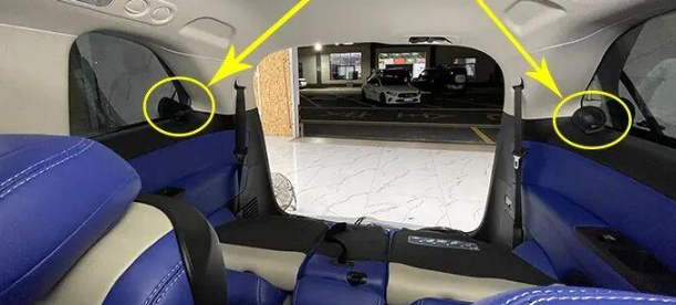 后环绕安装完成,内饰板恢复原状