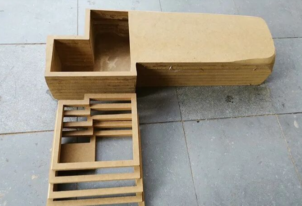 超低音箱体安装就位