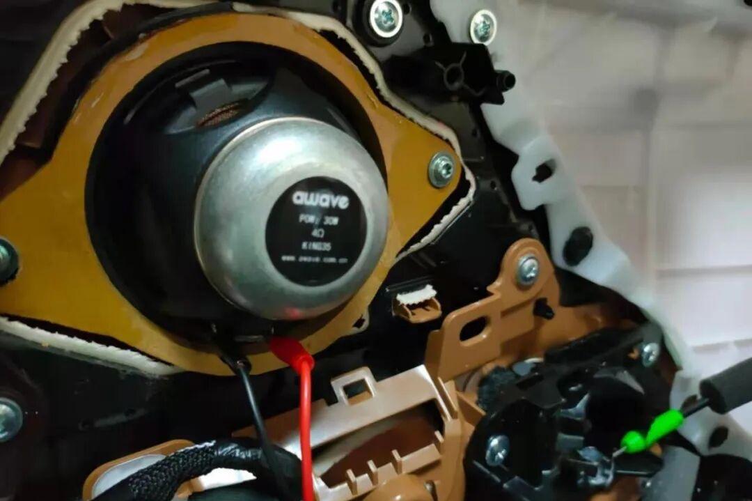 后门全频喇叭安装